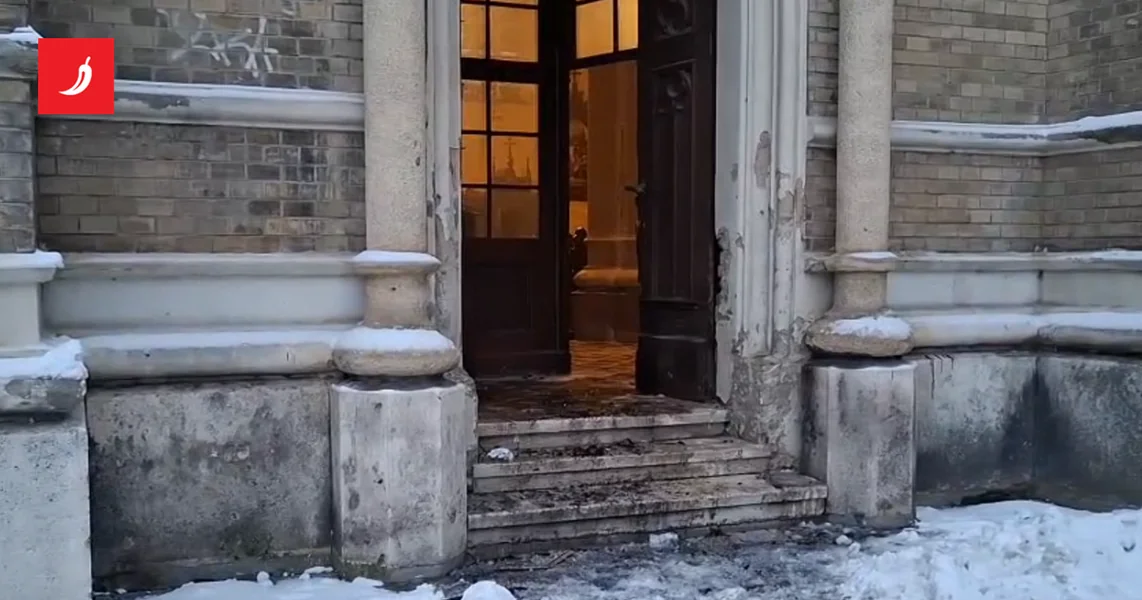 VIDEO Zapaljena vrata crkve u Novom Sadu. 'Požar je najverovatnije podmetnut'