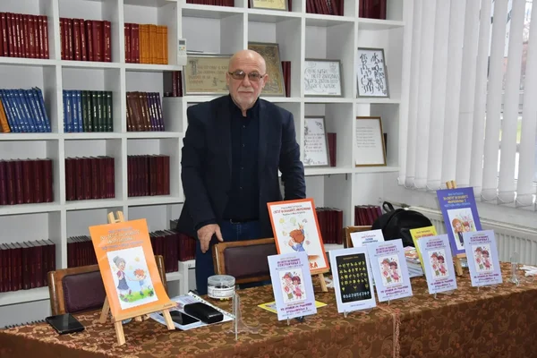 Pisatelj Mile Gjorgjoski gi uvodi deca u svet aforizama i epigramima - Nova Makedonija