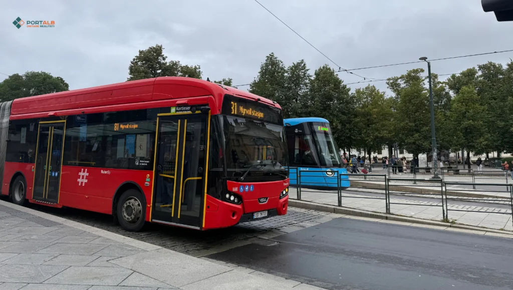 Reportaža iz Norveške: Jedan tiket za autobus, tramvaj, metro, pa čak i brod – kako funkcioniše javni prevoz u Oslu?