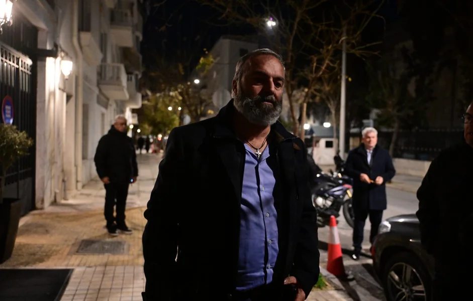 Organizovani clanovi ND u sceniranom sastanku u Maksimu: zagrljaji sa Avgenakijem i imenovanja - Documento