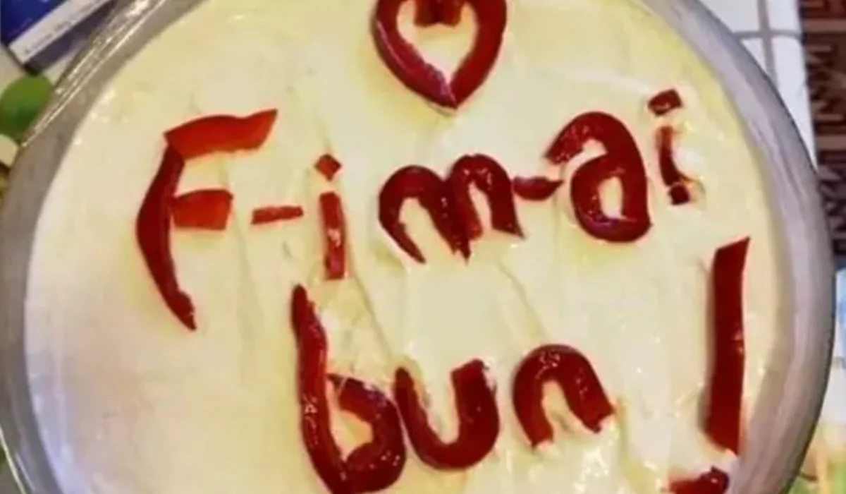 Jedna domaćica iz Braile ukrasila je salatu boeuf i želela da pošalje želju, ali je pogrešno napisala dve od tri reči