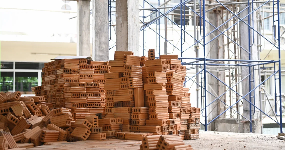 Porez na hale i skladista se prenosi u cenu materijala. Kako porez na zgrade utiče na trošak gradjevinskih radova