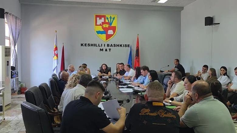 Teritorijalna/ Skupština opštine Mat daje 'OK' za spajanje sa Klosom, 14 glasova za predlog vladajuće većine - Shqiptarja.com