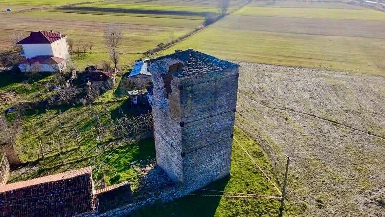 Oštećena kišom, Gonxhja: Kula Turanit kulturno dobro, uskoro će biti restaurirana - Shqiptarja.com