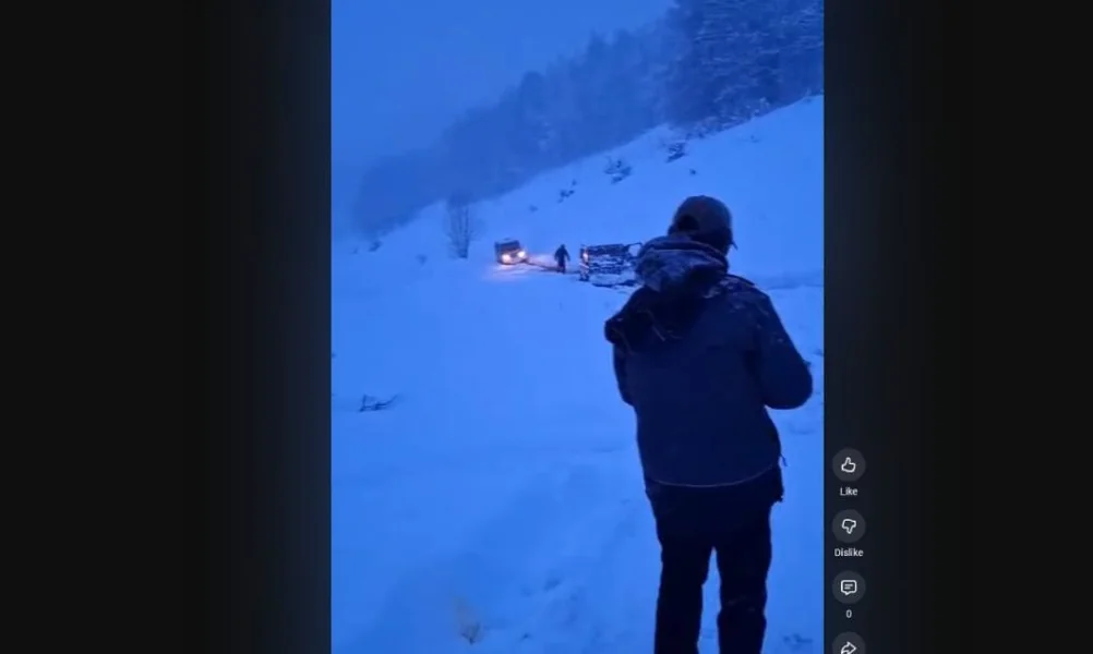 Spaseni dvojica zaposlenih na A1 zaglavljeni u snegu kod Lazaropole