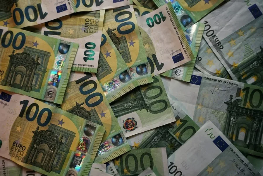 ANALIZA: Se zaoštrili uslovi za kreditiranje, kraći rok otplate, veća rata, zaduženost u bankama preko 9,6 milijardi evra
