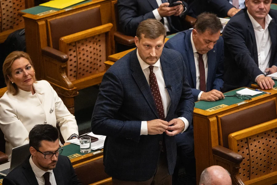 Privremeno su oduzeti imuniteti poslanicima Kocsis Mate, Panyi Miklos i Pocs Janos