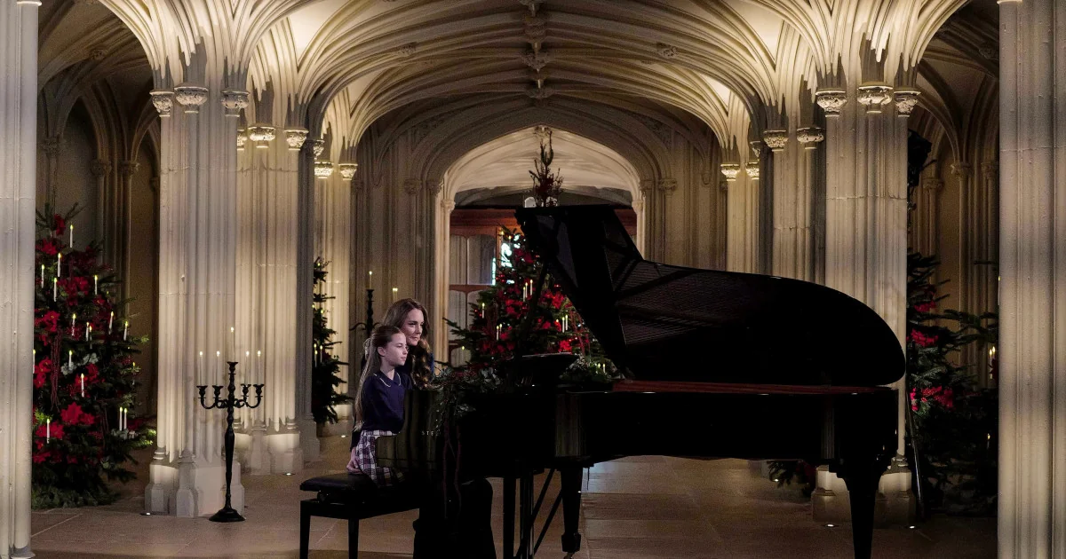 Ketrin, princeza od Velsa, i njena ćerka Šarlota svirale su klavirski duet za božićnu službu