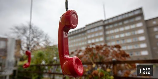 Radio igre među telefonskim linijama, zvezdanim tragovima i bajkovitim rođenjem