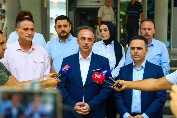 Aliu: Očekujem u prvoj polovini 2026. godine da imamo pametan parking u krugu Kliničkog centra i višespratnu garažu - Nova Makedonija