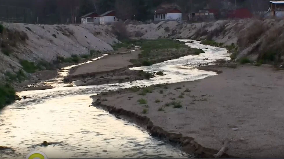 Zakonodavne prepreke sprečavaju čišćenje reke Struma, uprkos državnoj pomoći