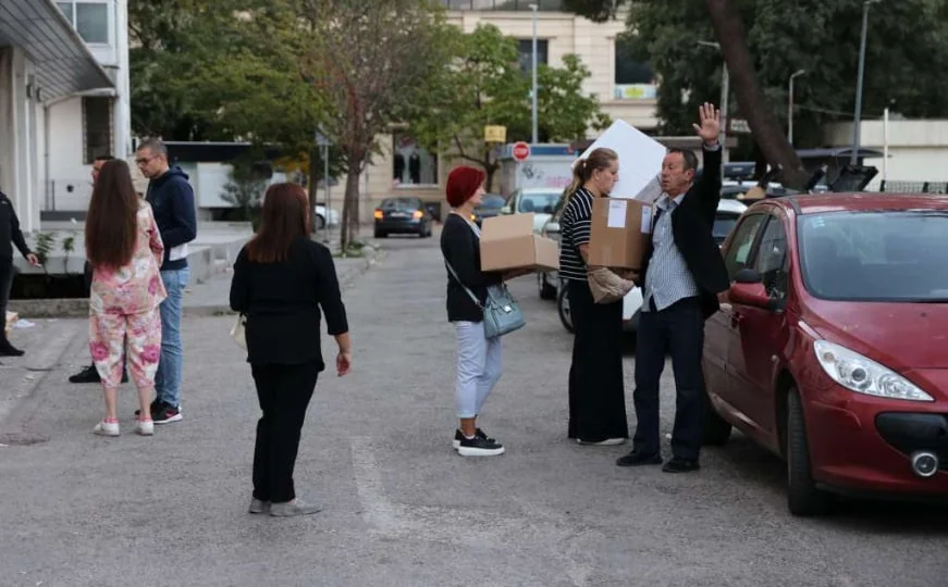 Problemi na biralištima u Mostaru: Skeneri zakazali, glasanje kasni