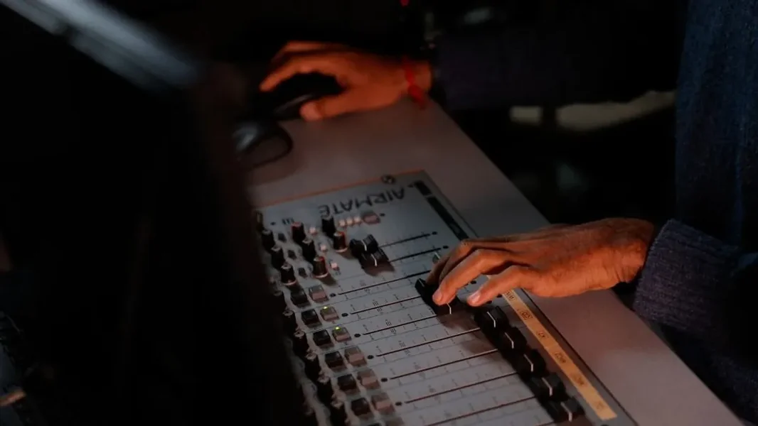 Skandal: radio iz javnih sredstava promoviše LMBTQ