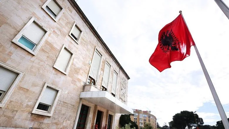 Sutra praznik Božića, vlada donosi odluku: I petak će biti neradan dan za administraciju