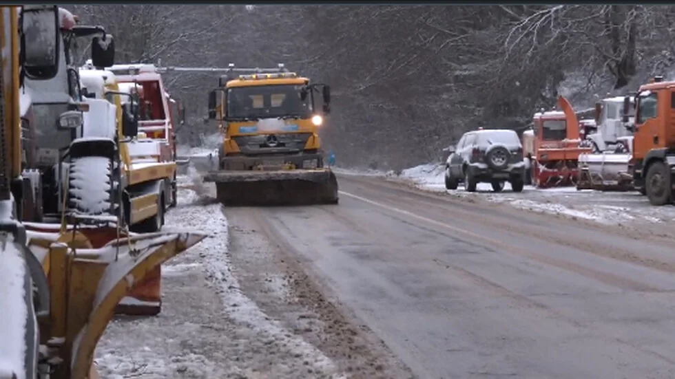 Oko 500 snežnih mašina obrađuju republikanske puteve