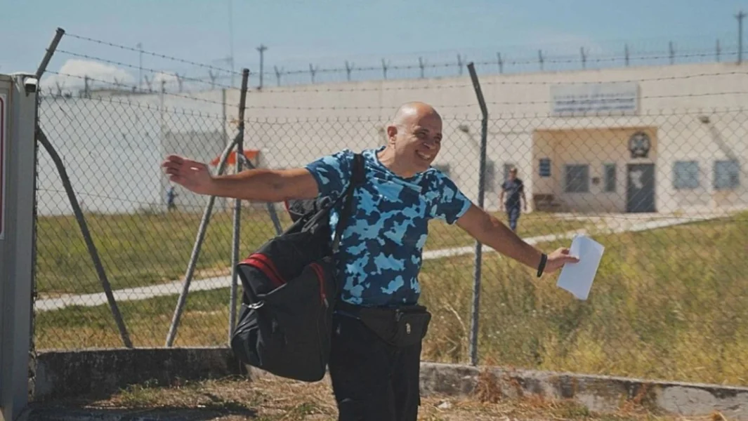 Nikos Maziotis: Oslobođen posle 20 godina - prve slike sa izlaska iz zatvora - Documento