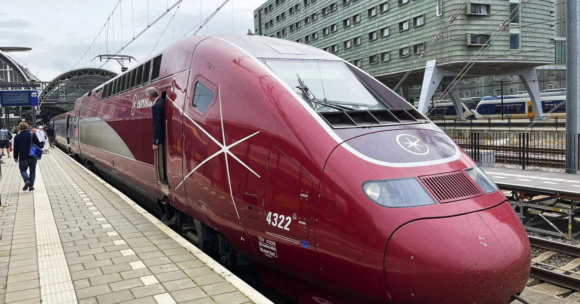 Kritična situacija u tunelu ispod Lamanša. Saobraćaj svih Eurostar vozova je otkazan.