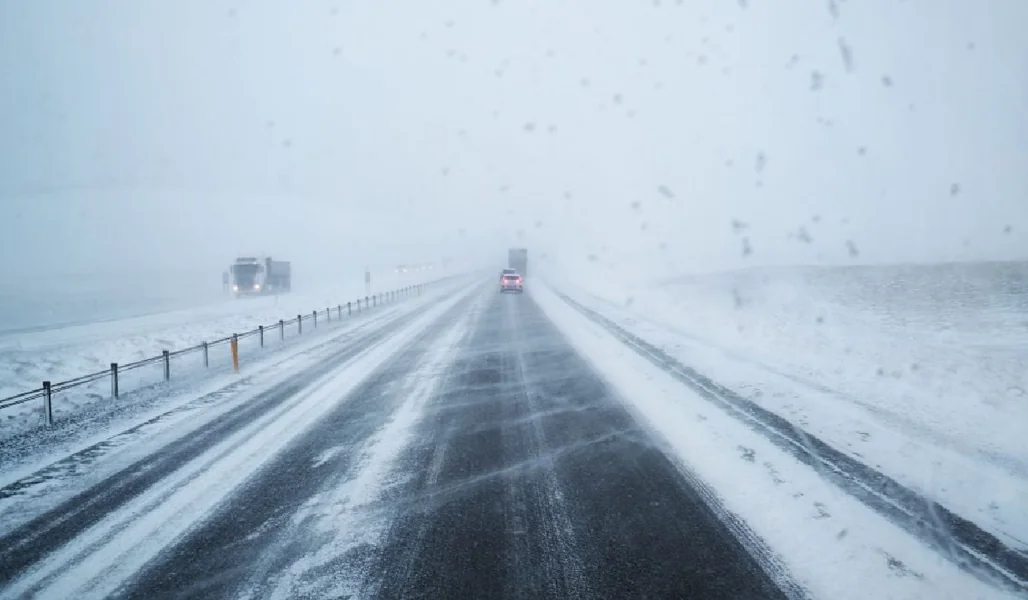 Crveni alarm za ekstremno vreme izdat od ANM: snega i nevreme sa naletima vetra od 120 km/h do ponedeljak ujutro