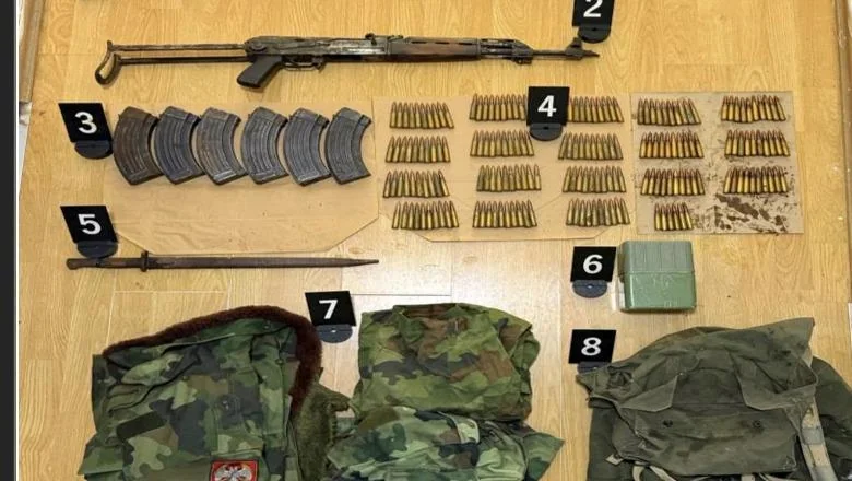 Oružje, municija i vojne uniforme, policija vrši kontrole u dva sela na severu Kosova