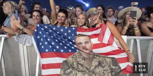 Kraft izbaćio Macklemorea sa stadiona Gillette. Zach Bryan ga je sada napunio podrškom Palestini