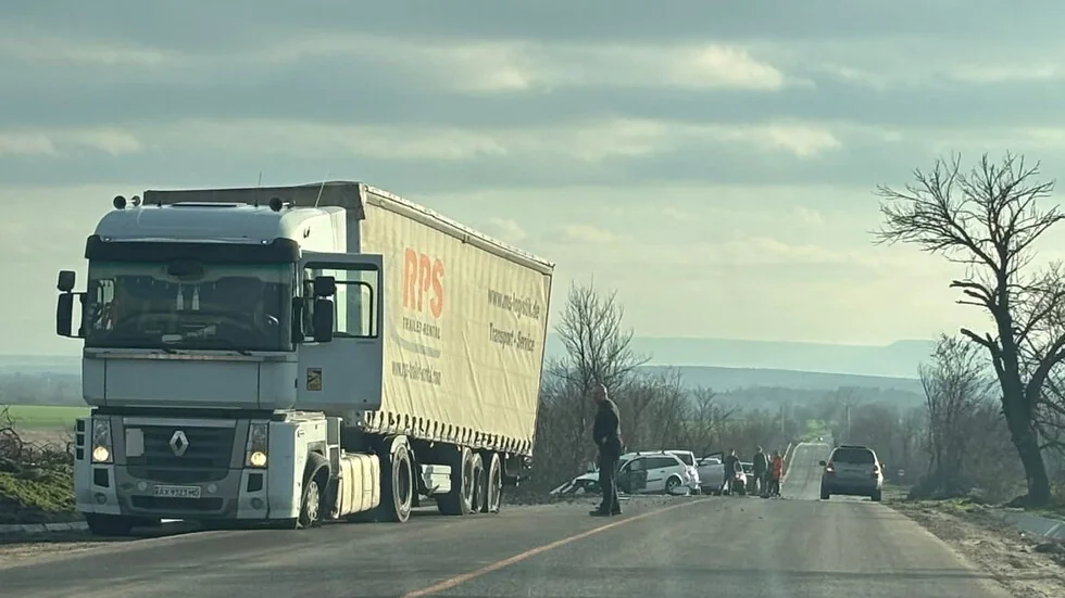 Kola se sudarila s prikolicom teretnog kamiona na putu Ruse - Veliko Tarnovo