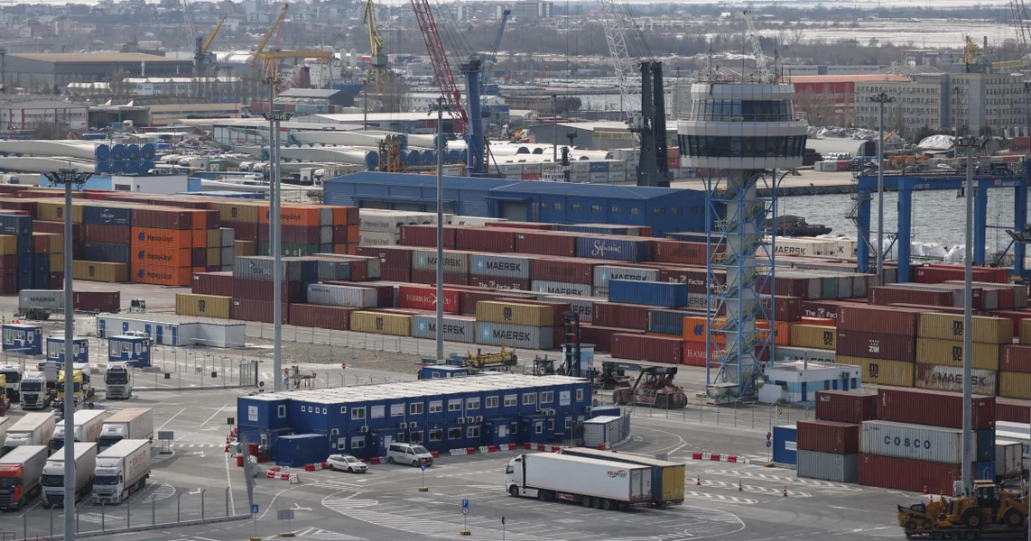 Dva smrtna slučaja u luci Constanta, nakon što je guma na mašini za manipulaciju kontejnerima eksplodirala.