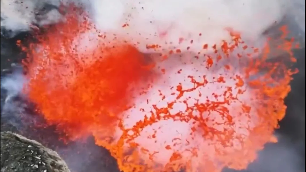 Sicilija: Etna se ponovo probudila - dim i pepeo pored snega