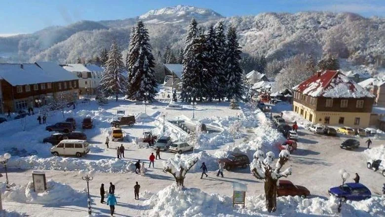 Fierčani biraju planinske destinacije za doček Nove godine! Mavrova, Kolašin i Brezovica i Prevalla najpopularnije - Shqiptarja.com