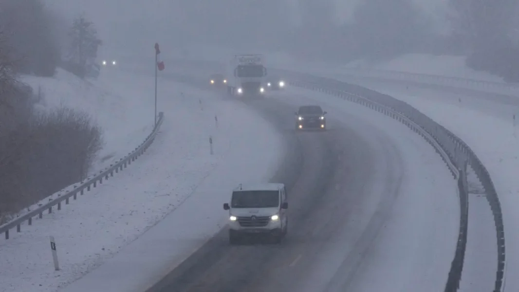Zato ne izlazite iz vozila na autoputu: više vozila su udarila ženu na M6 - ORIGO