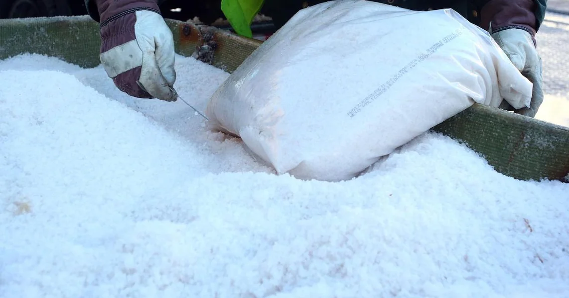 Uklanjanje leda sipanjem soli može vas skupo koštati: U mnogim mestima važe stroge zabrane