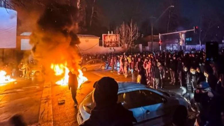 Iran krvavi! Masovne proteste protiv vlasti, broj žrtava može biti 12 hiljada