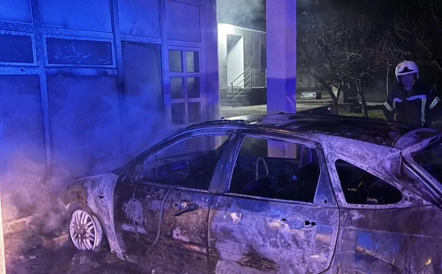 Vatrogasci intervenirali više puta; U Mostaru gorjela dva automobila