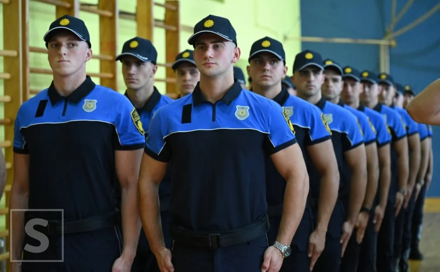 Defile i svečanost u Sarajevu: Obilježava se 35. godišnjica mobilizacije MUP-a RBiH