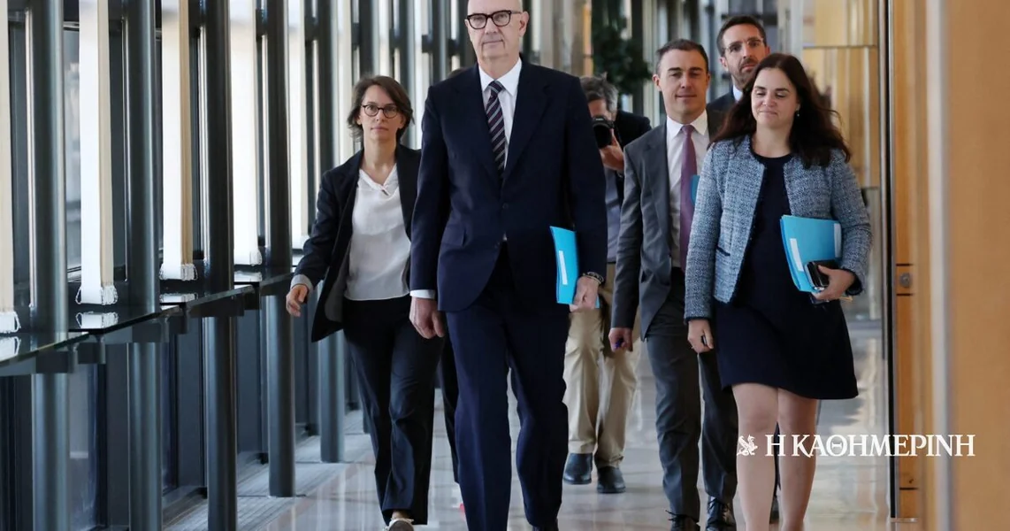 Moodys: Nema jasnog rešenja za politički razdor Francuske
