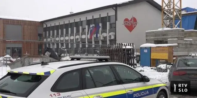 Đak na Srednjoj zdravstvenoj školi u Murskoj Soboti nožem napao učenicu.