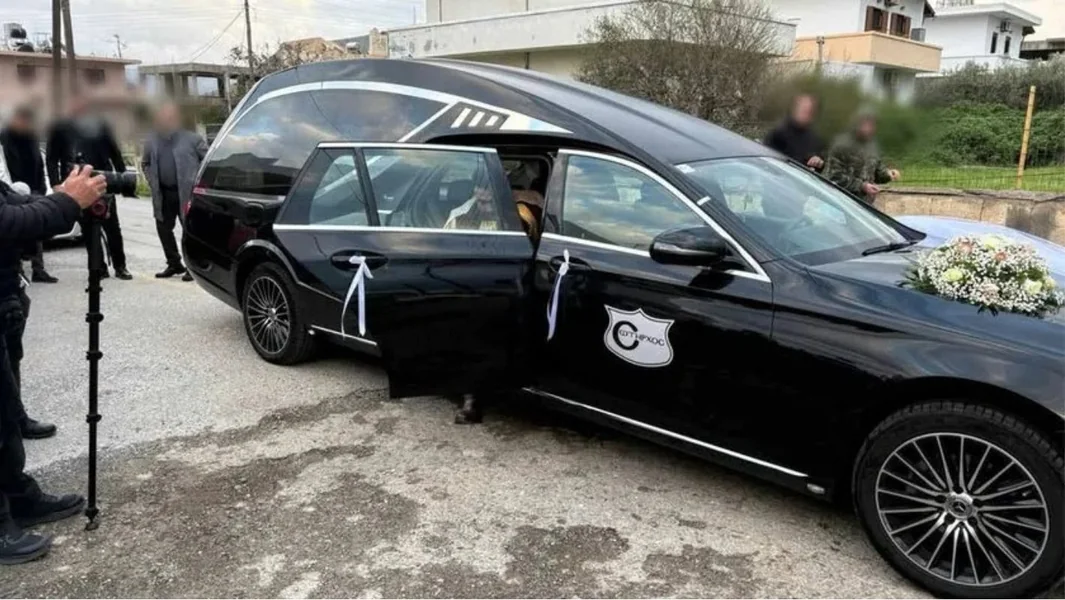 Irakleion: Mladoženja otišao u crkvu sa mrtvačkom kolom - Documento