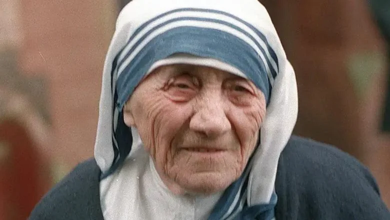 Život između svetlosti i senki, novi film o Majci Terezi. Analiza: Ikona sa pukotinama