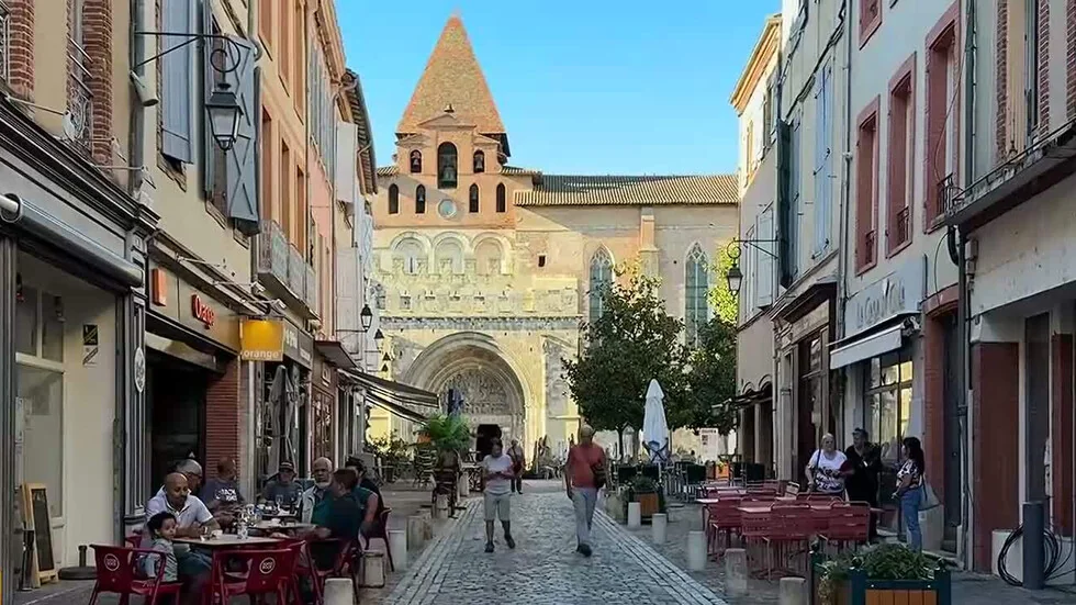 Stranci kod kuće, neželjeni u inostranstvu: Zašto su Bugari podelili grad u Francuskoj?