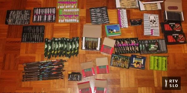 Izbačeno više novogodišnjih raketa u blok u Kopru, jedna razbila staklo balkonskih vrata