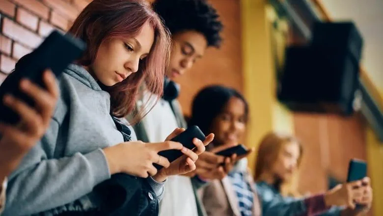 Pos Australije, Velika Britanija ka ograničenju društvenih mreža za decu mlađu od 16 godina