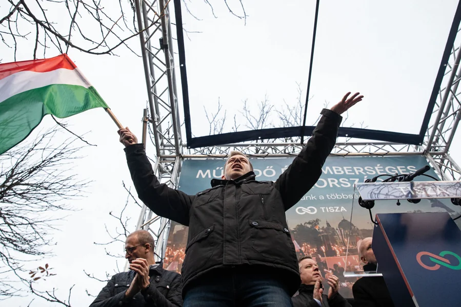 Magyar Péter na Facebooku je komentarisao: veoma nije zadovoljan što je Gordon Bajnai dao intervju HVG-u.