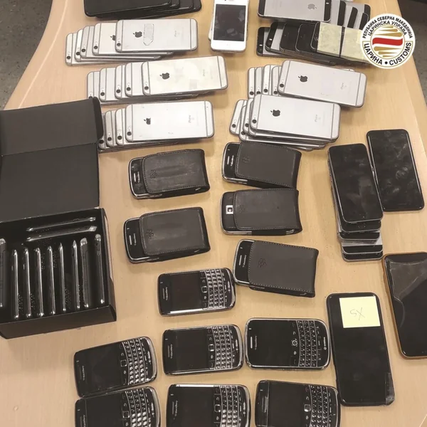 Carina sprečila pokušaje šverca mobilnih telefona, parfema, preko dve tone hrane, suplemenata, duvana i živih ptica - Nova Makedonija