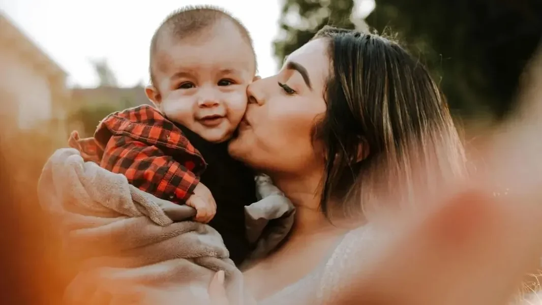 Ogromna pomoć majkama: već pri februarskom prenosu novca osetiće se ako pravovremeno reagujete