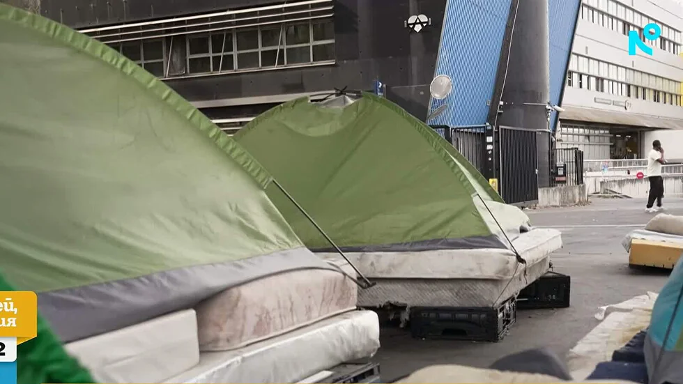 Hiljade beskućnika po ulicama Pariza, među njima sve više žena i dece