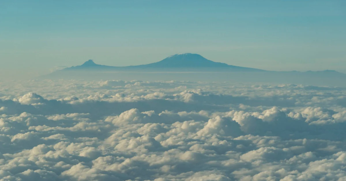 Jedan helikopter se srušio na planini Kilimandžaro: pet smrtnih žrtava, među kojima i dvojica čeških turista