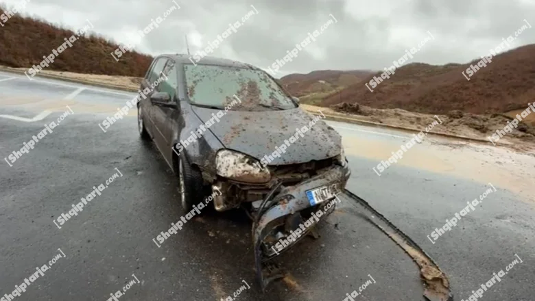 Klizanje kamenja na deonici Kukes-Kafë Ploce, pada i na jedno vozilo