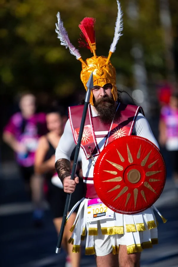 GALERIJA: Viz Er Skopski maraton - Prodanov ponovo u unikatan kostim trčao na maratonu - Nova Makedonija