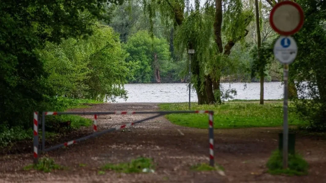 Umro muškarac pronađen kod Tata-ovog starog jezera, hitne službe morale su da stignu peške