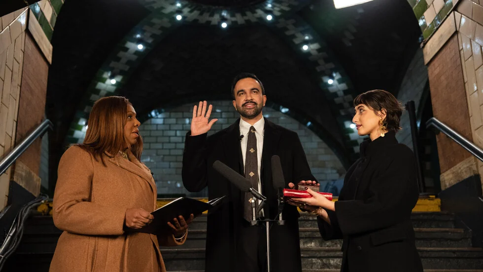 Prvi gradonačelnik Njujorka, zakleo se u Kuran: Zohran Mamdani stupio je na dužnost