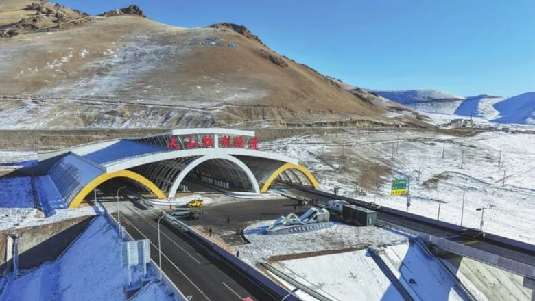 Kina se suprotstavlja planinama / Otvoren najduži putni tunel na svetu, koštao 3,3 milijarde dolara! (VIDEO)